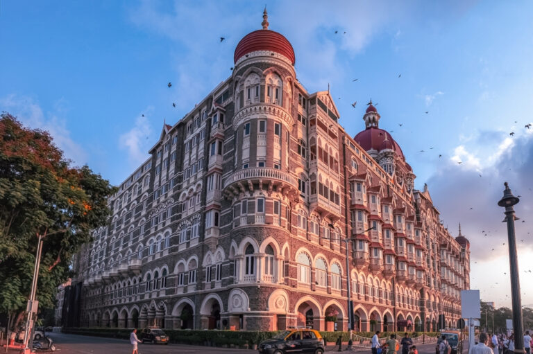 बीएमसी चुनाव में महायुति आगे, महाराष्ट्र की शहरी राजनीति में बड़ा बदलावAngle,Shot,Of,Taj,Mahal