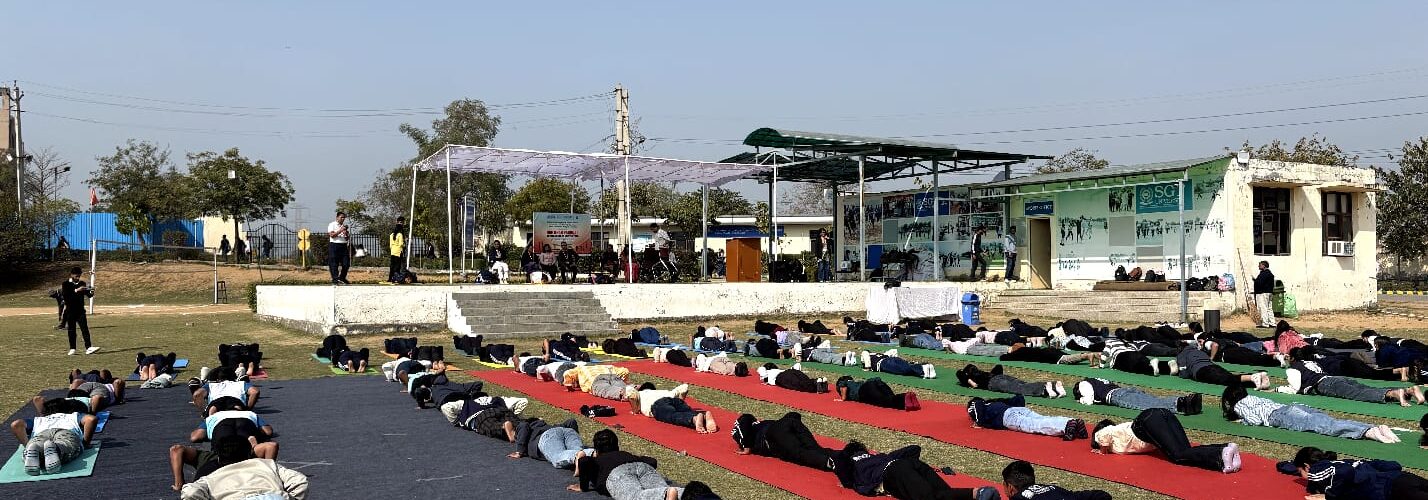 गुरुग्राम, 11 फरवरी। आयुष विभाग, गुरुग्राम एवं हरियाणा योग आयोग के संयुक्त तत्वावधान में तथा डीसी अजय कुमार के मार्गदर्शन में एसजीटी विश्वविद्यालय, गांव बुढेड़ा में सूर्य नमस्कार अभियान के अंतर्गत सूर्य नमस्कार आसन अभ्यास