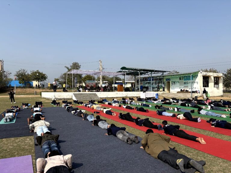 गुरुग्राम, 11 फरवरी। आयुष विभाग, गुरुग्राम एवं हरियाणा योग आयोग के संयुक्त तत्वावधान में तथा डीसी अजय कुमार के मार्गदर्शन में एसजीटी विश्वविद्यालय, गांव बुढेड़ा में सूर्य नमस्कार अभियान के अंतर्गत सूर्य नमस्कार आसन अभ्यास