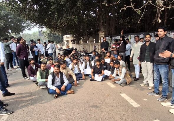 प्रयागराज में यूजीसी नियमावली-2026 को लेकर बवाल, इलाहाबाद विश्वविद्यालय में दो छात्र गुटों में मारपीट, कई घायल