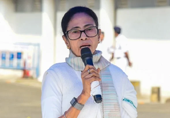 सुप्रीम कोर्ट में आज पश्चिम बंगाल की मतदाता सूची के विशेष गहन पुनरीक्षण (SIR) को लेकर अहम सुनवाई चल रही है। इस दौरान मुख्यमंत्री ममता बनर्जी खुद सुप्रीम कोर्ट में मौजूद रहीं और कार्यवाही पर सबकी नजर टिकी रही।