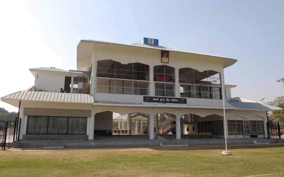 कटारिया को नोडल अधिकारी नियुक्त डीसी उत्तम सिंह ने बताया कि अंतरराष्ट्रीय योग दिवस को भव्य और व्यवस्थित ढंग से आयोजित करने के लिए विभिन्न विभागों के अधिकारियों एवं कर्मचारियों को जिम्मेदारियां सौंपी गई हैं। कार्यक्रम के लिए एएलसी कुशल कटारिया को नोडल अधिकारी नियुक्त किया गया है। उन्होंने बताया कि 20 जून को प्रातः 6 बजे ताऊ देवी लाल स्टेडियम में फाइनल रिहर्सल की जाएगी। डीसी ने जिलेवासियों से आह्वान किया कि वे अधिक से अधिक संख्या में योग दिवस कार्यक्रमों में भाग लें और योग को अपनी दिनचर्या का हिस्सा बनाकर स्वस्थ एवं संतुलित जीवन की दिशा में कदम बढ़ाएं। उन्होंने कहा कि योग केवल शारीरिक व्यायाम नहीं, बल्कि स्वस्थ समाज और सशक्त राष्ट्र निर्माण का आधार भी है।