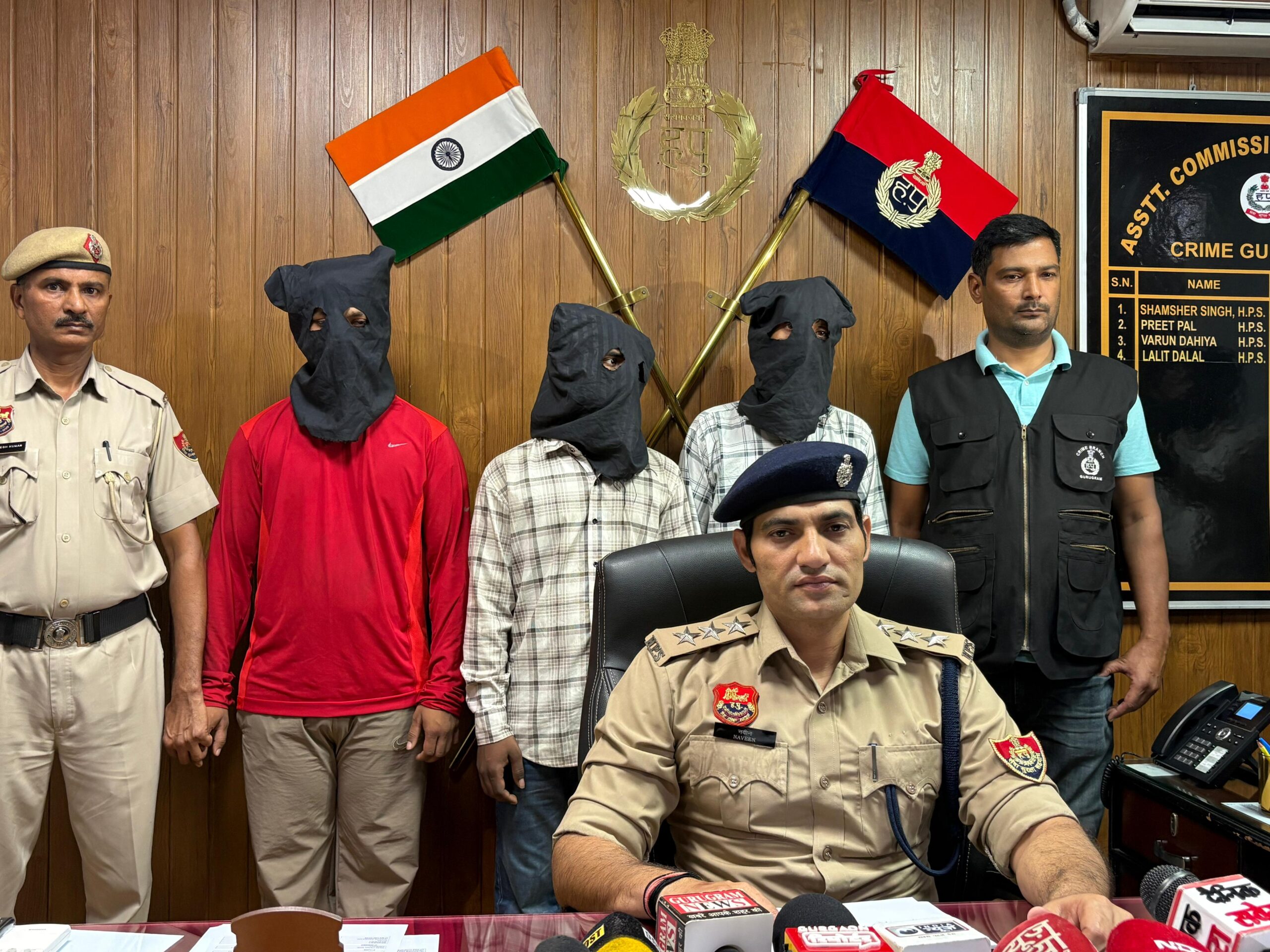 हथियार के बल पर लूट करने के मामले में 05-05 हजार रुपए के 03 ईनामी आरोपी गिरफ्तार कब्जा से वारदात में प्रयोग 01 बाईक,01 पिस्टल व 06 लाख 52 हजार रुपए की नगदी बरामद अब तक 4 आरोपियों से कुल 10 लाख 52 हजार रुपए की नगदी व 01 लाख रुपए की कीमत का 01 मोबाइल फोन किया जा चुका है बरामद