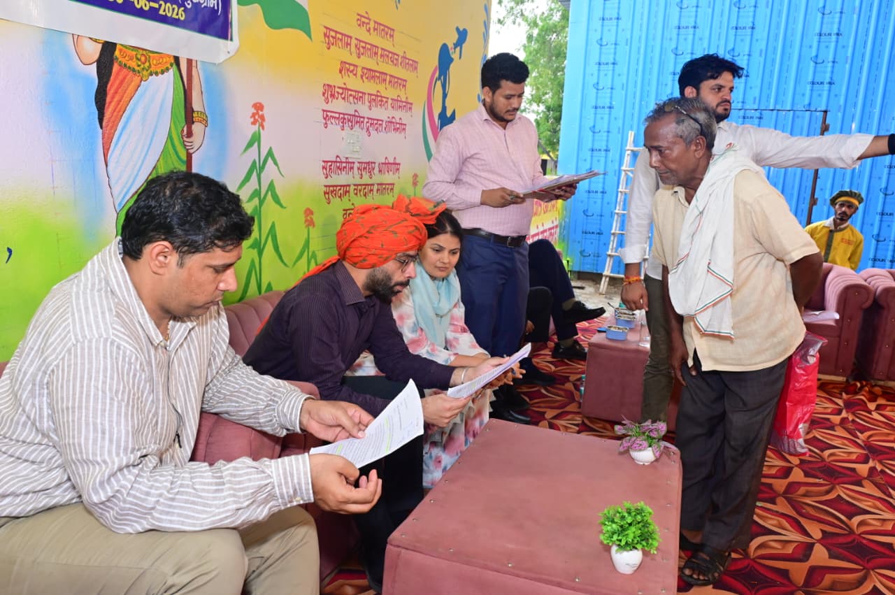 गांव पहाड़ी में रात्रि ठहराव कार्यक्रम, एडीसी सोनू भट्ट ने ग्रामीणों से किया सीधा संवाद अंतिम व्यक्ति तक योजनाओं का लाभ पहुंचाना सरकार की सर्वोच्च प्राथमिकता : एडीसी सोनू भट्ट शिकायतों के त्वरित समाधान के लिए अधिकारियों को दिए स्पष्ट निर्देश, सेवा शिविरों में ग्रामीणों ने उठाया योजनाओं का लाभ