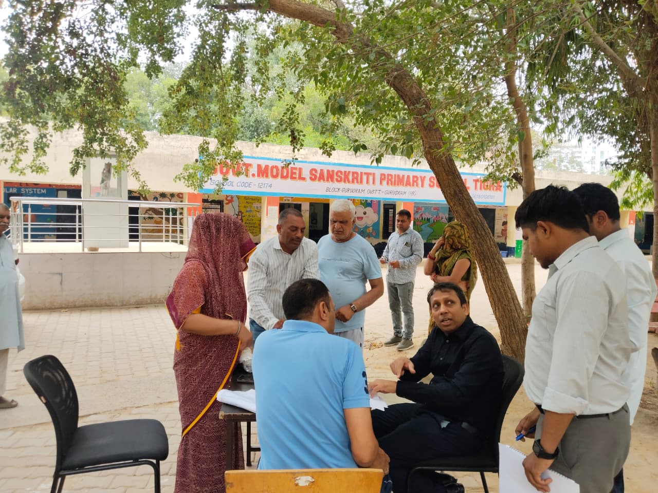 विशेष गहन पुनरीक्षण अभियान का एसडीएम संजीव सिंगला ने किया निरीक्षण तिगरा गांव के बूथ संख्या 401 व 402 पर मतदाता सत्यापन कार्य का लिया जायजा, अधिकारियों को दिए आवश्यक दिशा-निर्देश