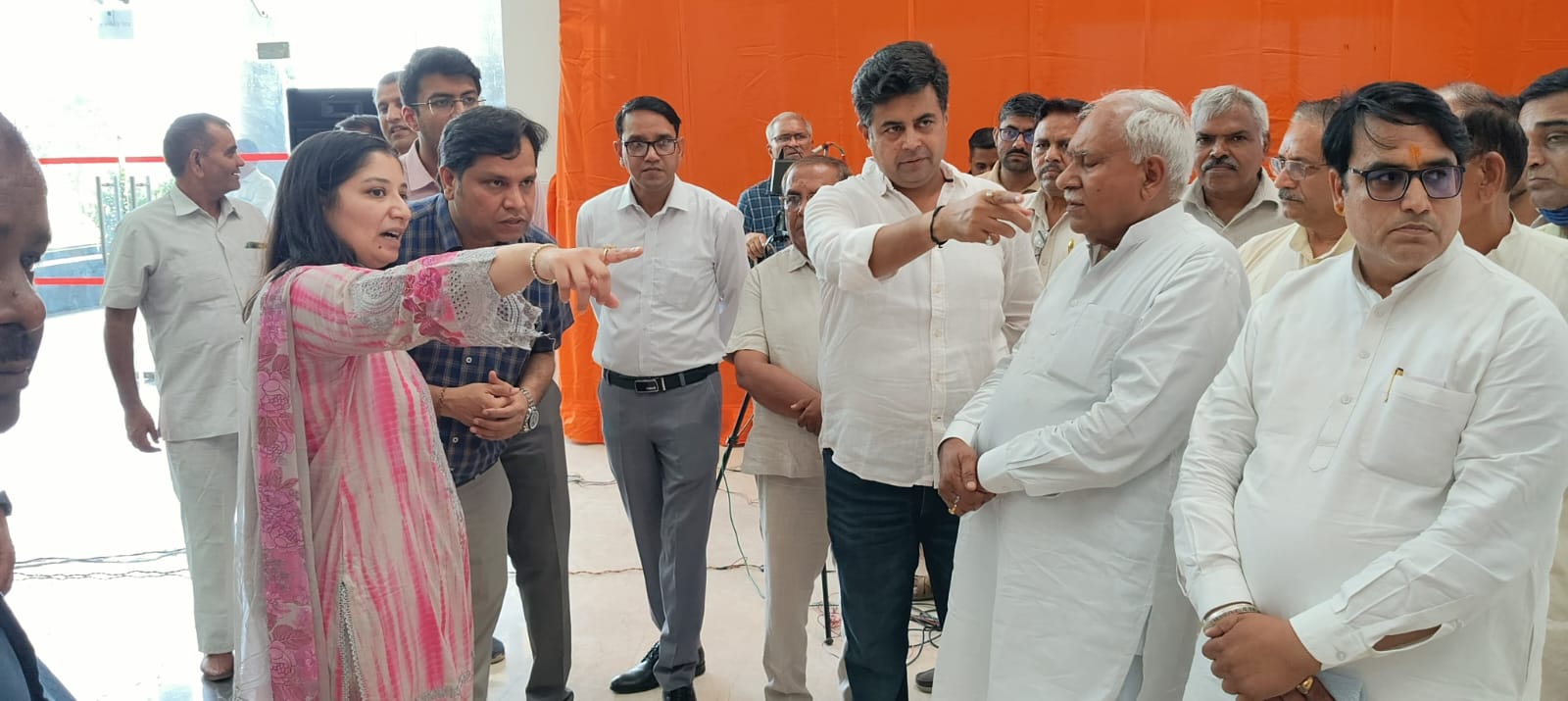 प्रधानमंत्री नरेंद्र मोदी आज जींद से दक्षिणी हरियाणा को देंगे बड़ी स्वास्थ्य सौगात महर्षि च्यवन राजकीय मेडिकल कॉलेज व राव तुलाराम अस्पताल कोरियावास का करेंगे डिजिटल लोकार्पण कोरियावास में स्वास्थ्य मंत्री आरती सिंह राव होंगी मुख्य अतिथि नारनौल, 16 जुलाई। विकसित भारत के निर्माण और देश के हर कोने तक आधुनिक चिकित्सा सेवाएं पहुंचाने के संकल्प में शुक्रवार को जिला महेंद्रगढ़ भी अपनी ऐतिहासिक भागीदारी दर्ज कराने जा रहा है। दक्षिणी हरियाणा के नागरिकों के