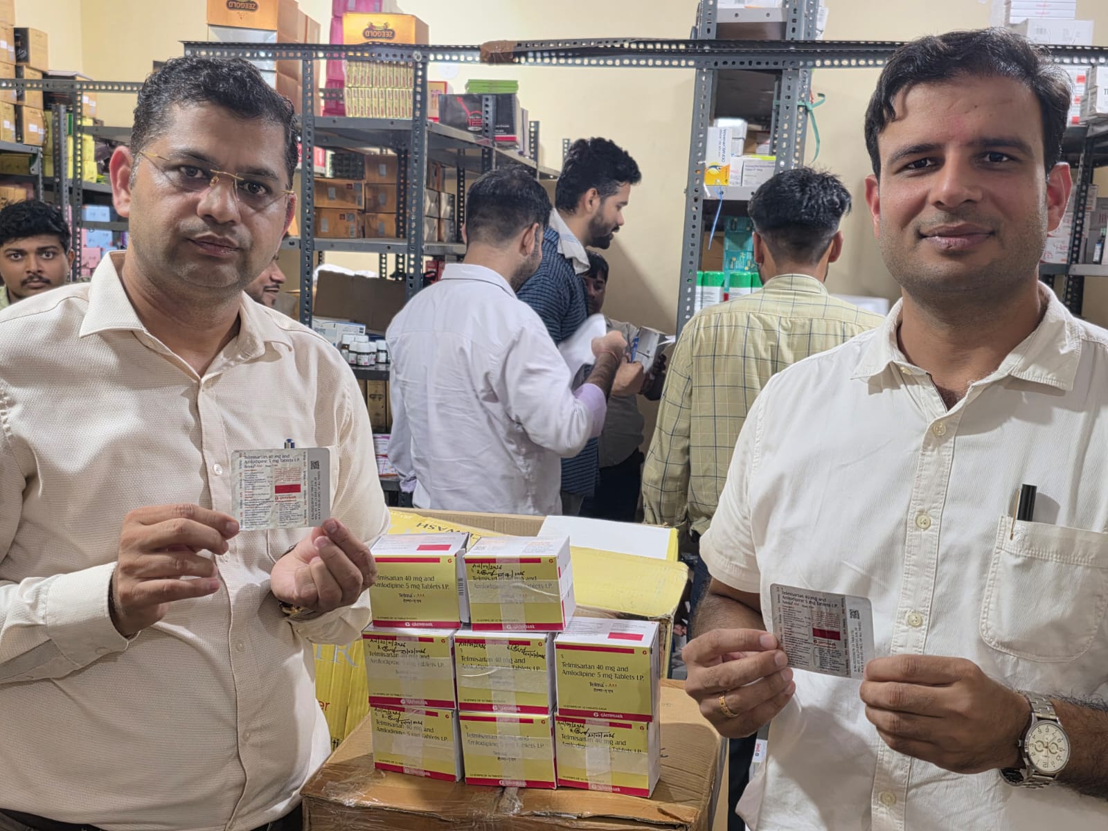 हरियाणा में नकली दवाओं के खिलाफ जीरो टॉलरेंस नीति, गुरुग्राम में एक के बाद एक बड़ी कार्रवाई स्वास्थ्य मंत्री आरती सिंह राव के निर्देश पर एफडीए की सख्त कार्रवाई, अंतरराज्यीय और अंतरराष्ट्रीय नकली दवा गिरोहों का हुआ पर्दाफाश गुरुग्राम, 21 जुलाई। हरियाणा सरकार नकली एवं मिलावटी दवाओं के निर्माण, भंडारण, वितरण और बिक्री के खिलाफ जीरो टॉलरेंस नीति पर कार्य कर रही है। प्रदेश की स्वास्थ्य मंत्री आरती सिंह राव के निर्देशानुसार स्टेट ड्रग्स कंट्रोलर रिपन मेहता के नेतृत्व में हरियाणा फूड एवं ड्रग्स एडमिनिस्ट्रेशन (एफडीए) द्वारा राज्यभर में अवैध दवा कारोबार पर लगातार निगरानी रखी जा रही है। विशेष रूप से गुरुग्राम क्षेत्र में संचालित अंतरराज्यीय एवं अंतरराष्ट्रीय नकली दवा नेटवर्क को ध्वस्त करने के लिए लगातार अभियान चलाए जा रहे हैं।