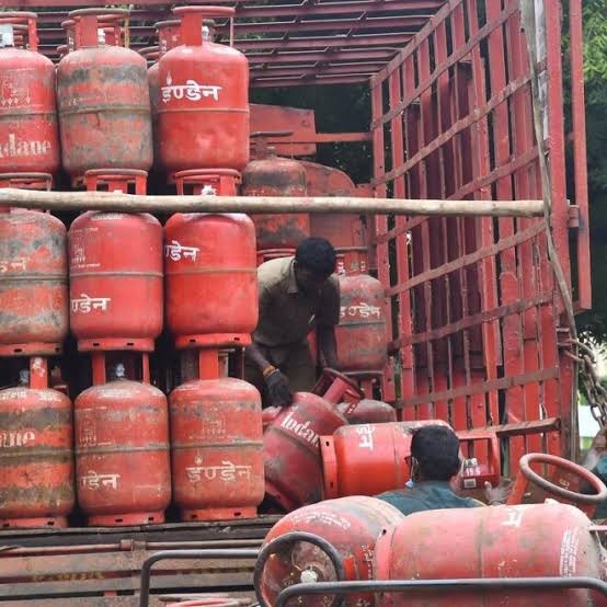 1 अगस्त से LPG सिलेंडर ₹200 से ज्यादा सस्ता, जानें दिल्ली-कोलकाता के नए रेट