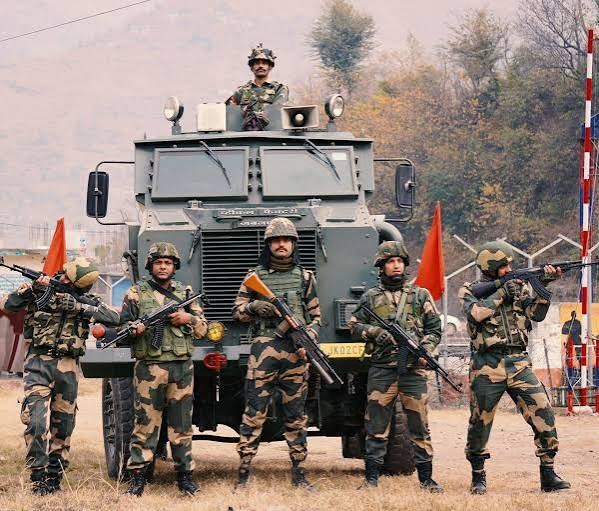 भारत बचा लो’ के नारों के बीच प्रदर्शनकारियों की 6 बड़ी मांगें, पाकिस्तानी सेना पर लगाए गंभीर आरोप