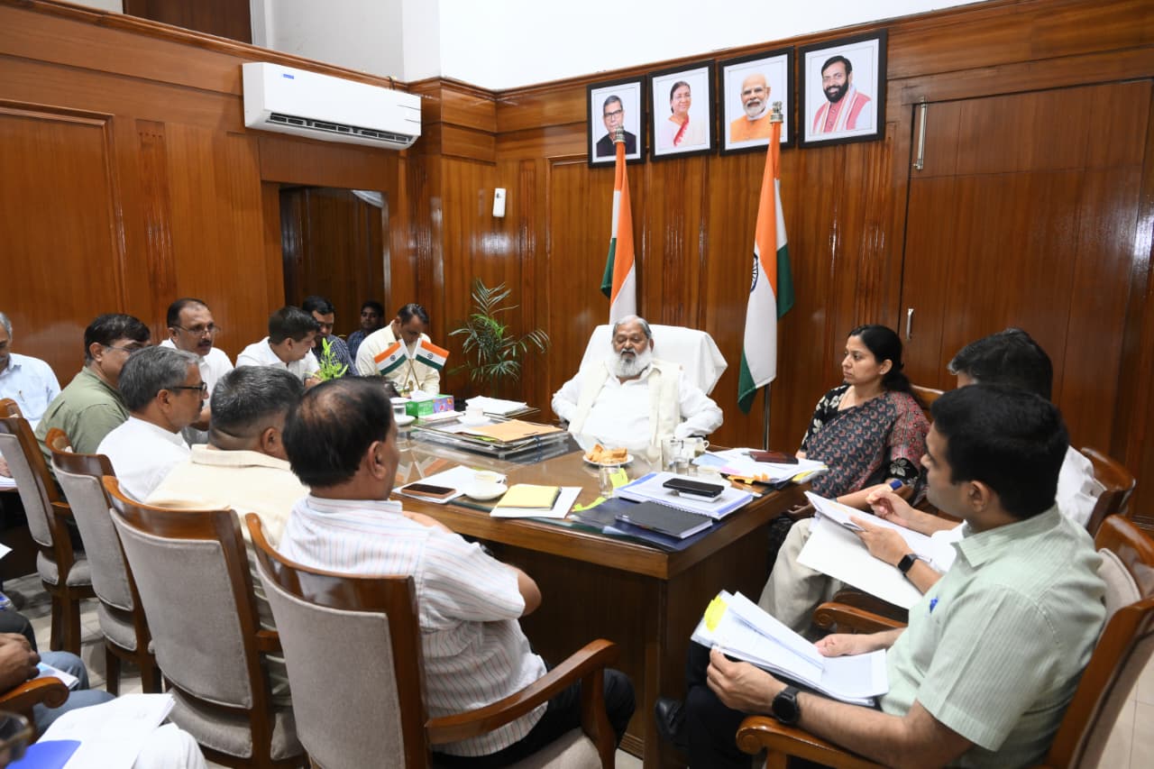 अनिल विज के आश्वासन के बाद बिजली कर्मचारियों ने वापस ली 3 दिवसीय हड़ताल, 11 से 13 अगस्त का आंदोलन टला