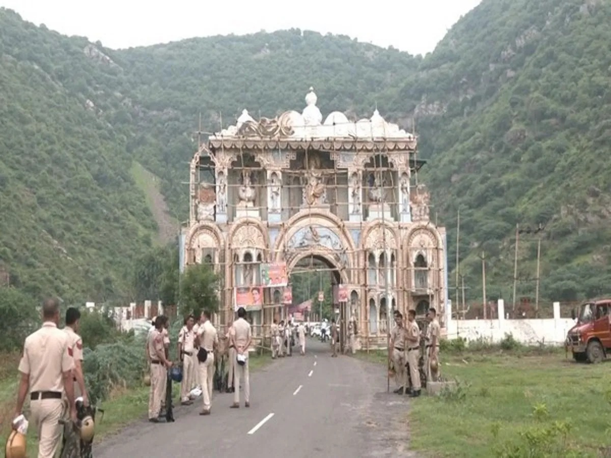 नूंह में ब्रज मंडल जलाभिषेक यात्रा के बीच कड़ी सुरक्षा, बिट्टू बजरंगी और मोनू मानेसर पर पुलिस की नजर