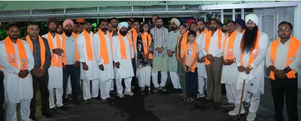 मुख्यमंत्री नायब सिंह सैनी की मौजूदगी में पंजाब के कई नेताओं ने थामा BJP का दामन