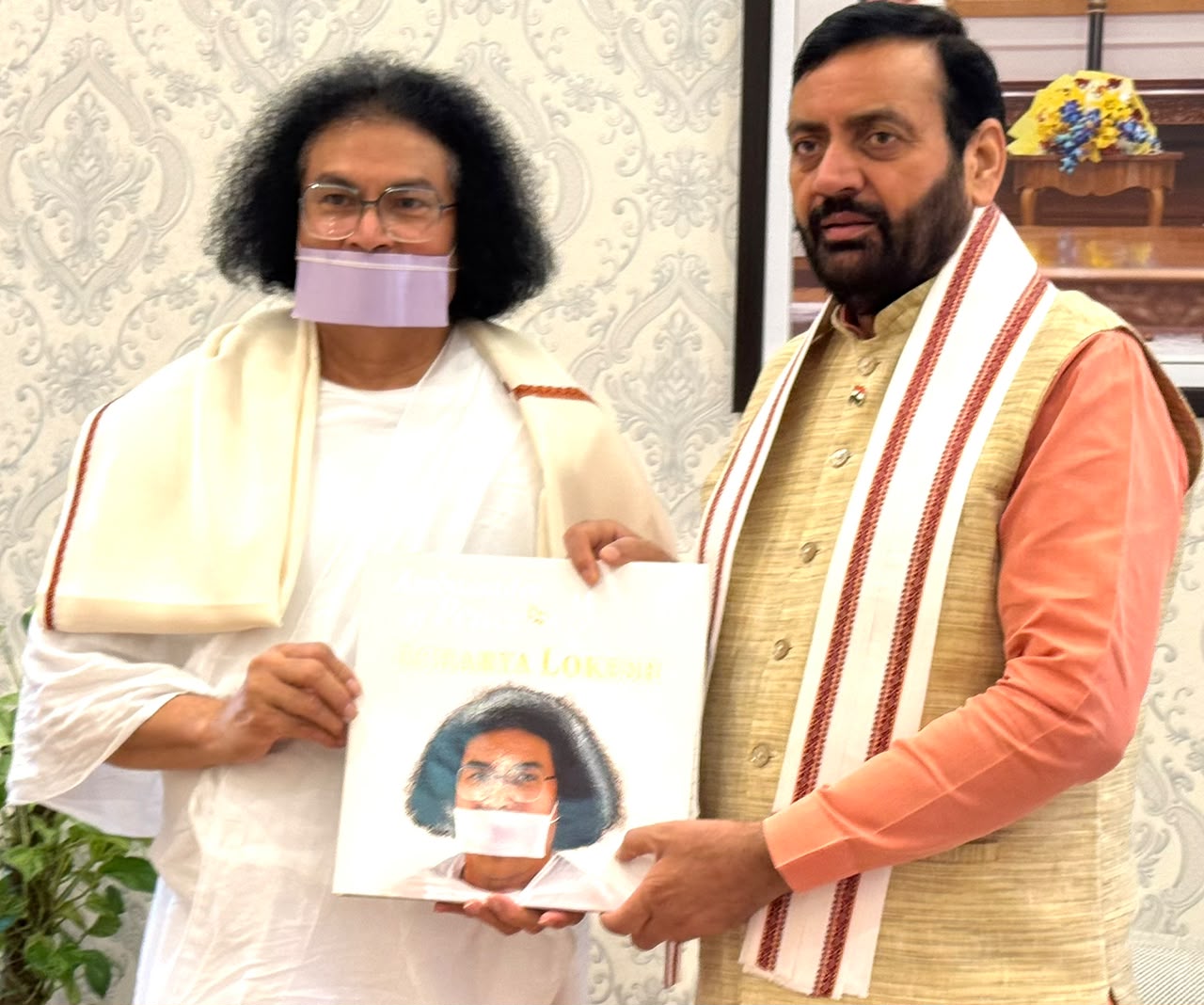 मुख्यमंत्री नायब सिंह सैनी से जैन आचार्य लोकेशजी की मुलाकात, राष्ट्रीय महत्व के विषयों पर हुई विस्तृत चर्चा