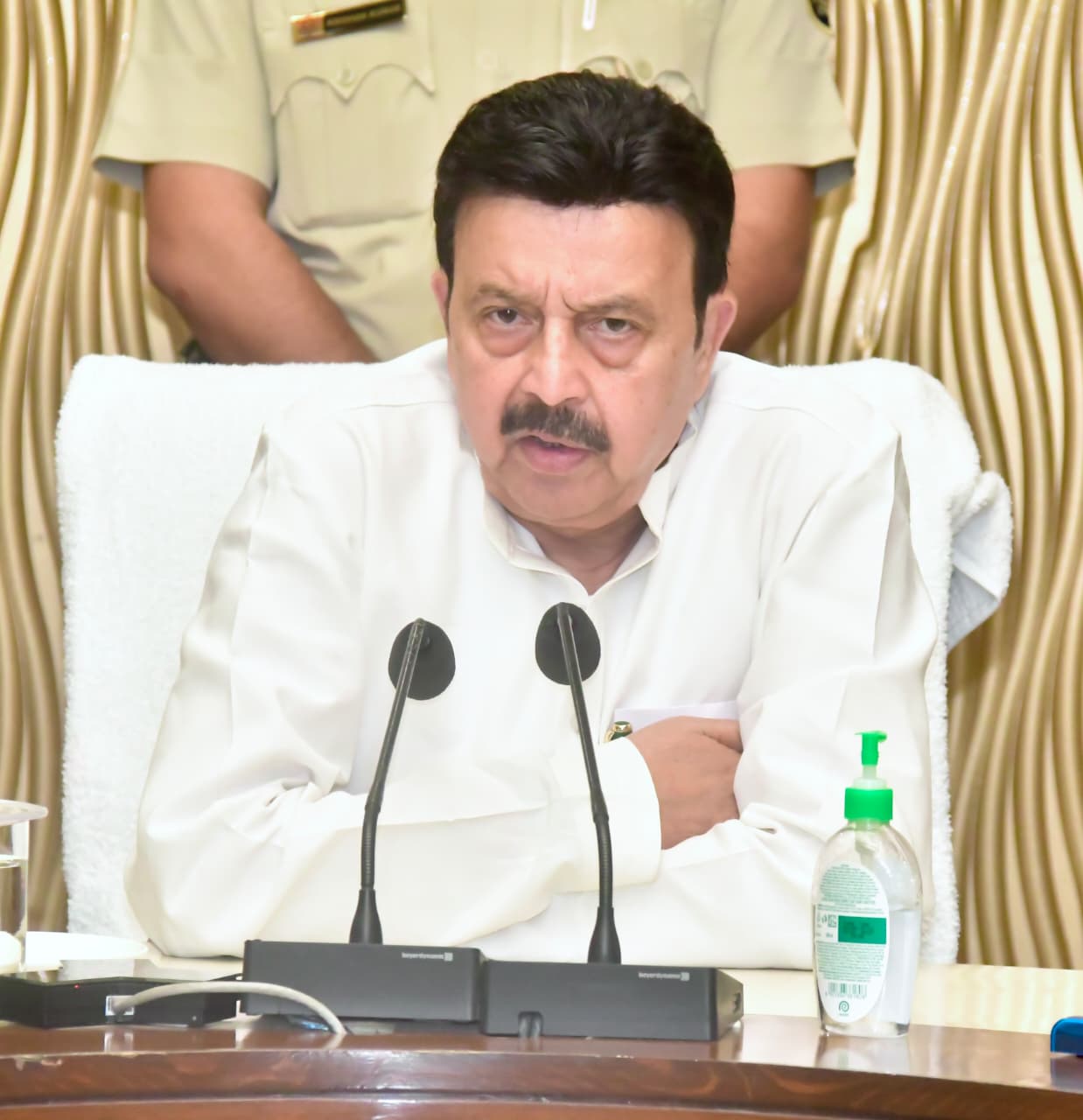 गुरुग्राम-NCR में प्रदूषण नियंत्रण की क्लोज मॉनिटरिंग करेंगे अधिकारी: राव नरबीर सिंह