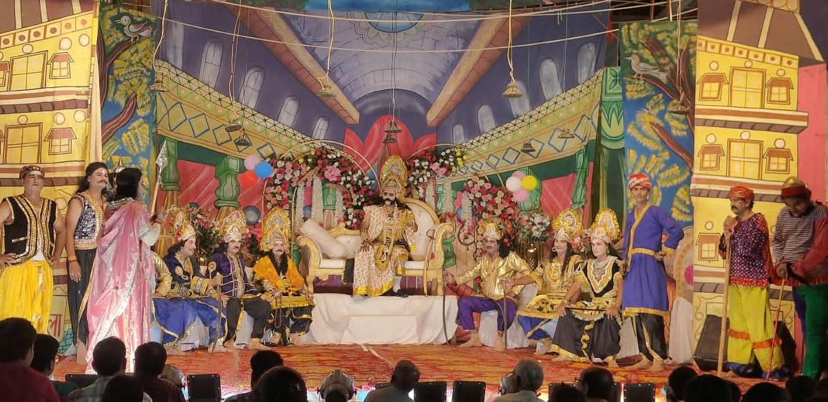 रेवाड़ी में रामलीला के छठे दिन राम-भरत मिलाप ने दर्शकों को किया भावुक, लक्ष्मण सिंह यादव ने बताया भगवान श्रीराम के जीवन को आदर्श