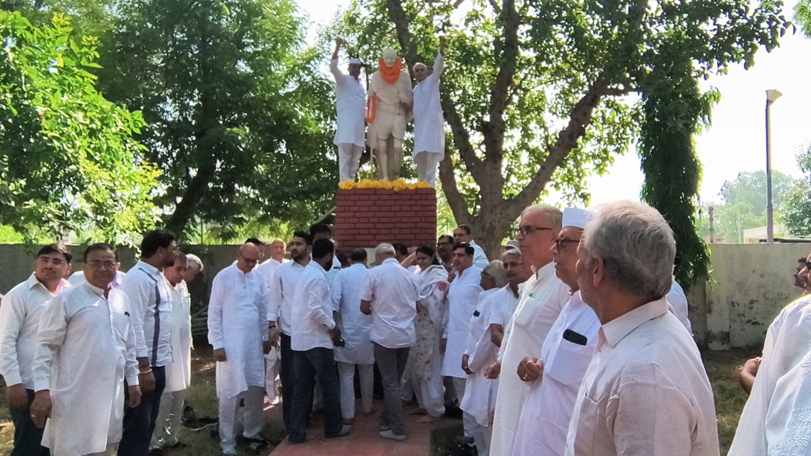 भिवानी में जिला कांग्रेस कमेटी ने मनाई गांधी और शास्त्री जयंती, भाजपा सरकार के खिलाफ खोला मोर्चा