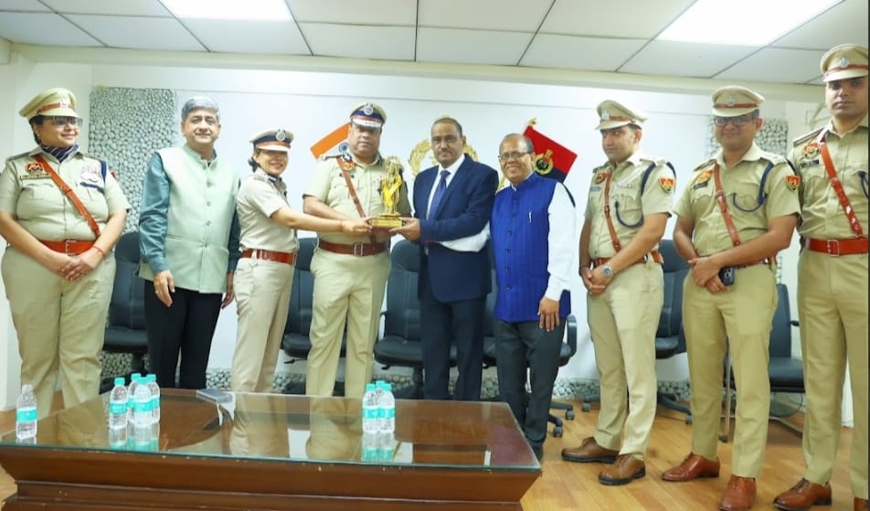 पुलिस स्मृति दिवस पर गुरुग्राम में मेगा मेडिकल कैंप एवं प्रतिभा सम्मान समारोह आयोजित, 21 पुलिसकर्मी और 15 मेधावी बच्चे सम्मानित