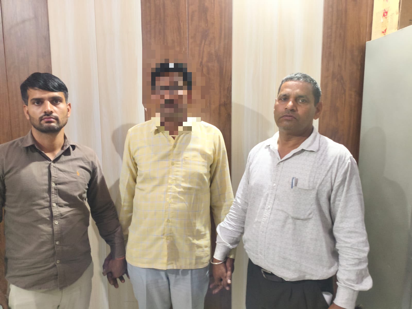 पलवल में एसीबी की बड़ी कार्रवाई, 5 हजार रुपये रिश्वत लेते सीआईए होडल का सब-इंस्पेक्टर गिरफ्तार भाई के खिलाफ दर्ज मामले में मदद करने और क्रेटा कार छुड़वाने के बदले मांगी थी 10 हजार रुपये रिश्वत
