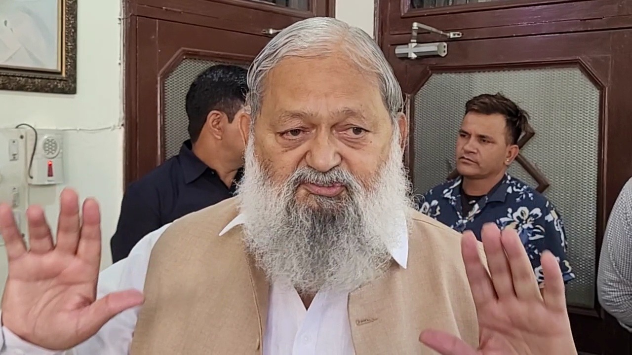बिजली कर्मचारियों से अनिल विज की अपील हड़ताल छोड़कर हमारे साथ आएं!