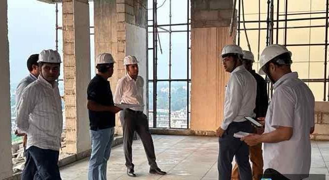 निगमायुक्त प्रदीप दहिया ने निर्माणाधीन नगर निगम कार्यालय भवन का किया निरीक्षण