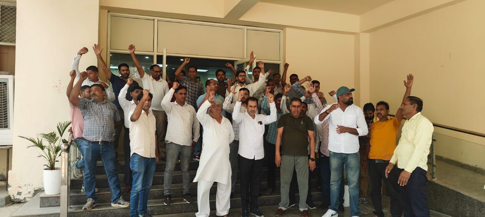 हरियाणा में बिजली कर्मचारियों की हड़ताल से बढ़ा टकराव, बोले- मांगें नहीं मानीं तो आंदोलन होगा और लंबा