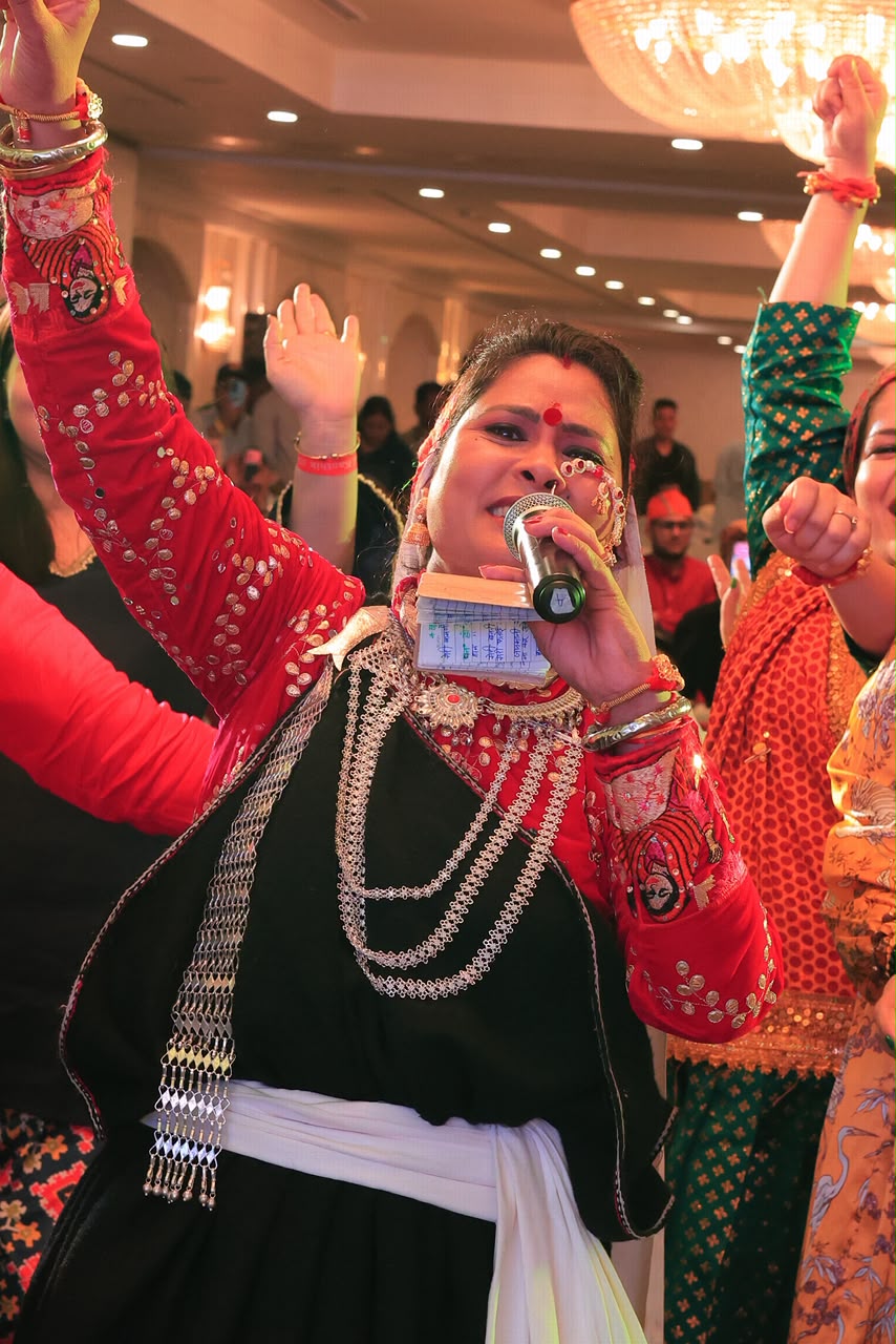 बई में हेमा नेगी करासी का जलवा! जागर और पहाड़ी गीतों पर झूम उठे प्रवासी उत्तराखंडी