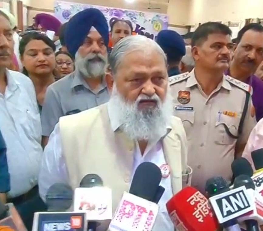 हरियाणा में कांग्रेस नाम की किसी चिड़िया का घौंसला नहीं, ये अलग-अलग टुकड़े हैं..." –मंत्री अनिल विज