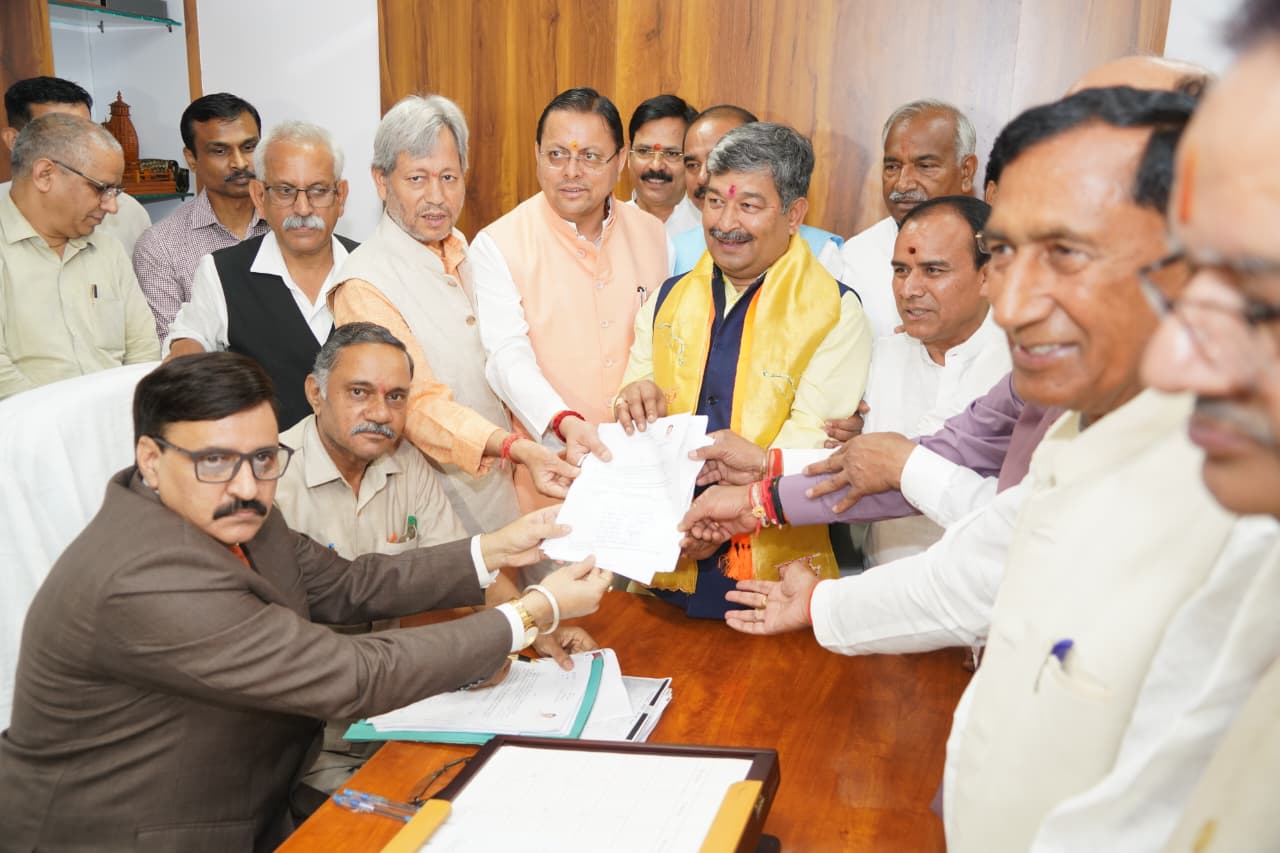 राज्यसभा प्रत्याशी दिनेश आर्य के नामांकन में शामिल हुए CM धामी, दी शुभकामनाएं