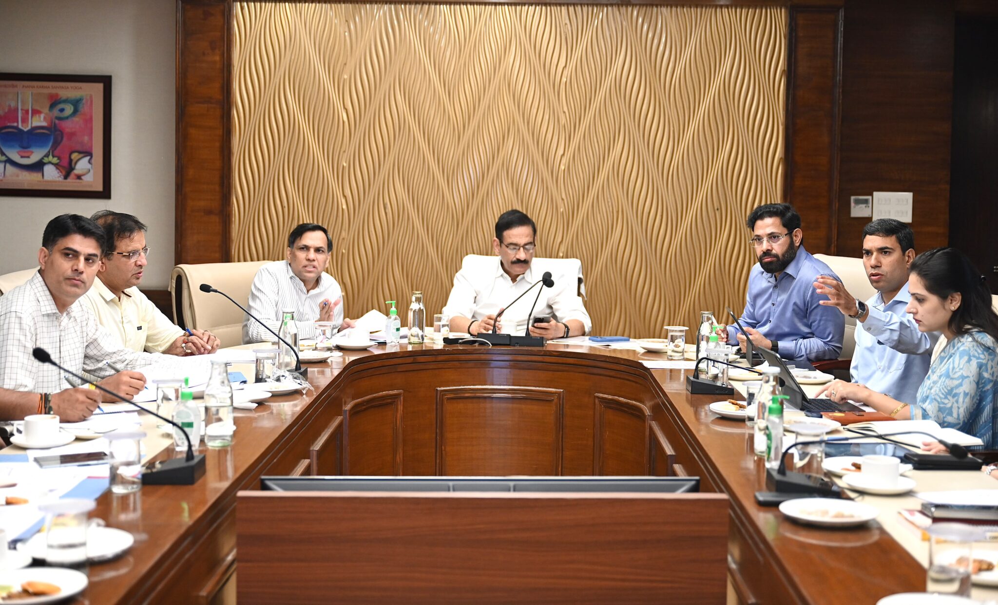 Gurugram roads, Gurugram road repair, 30 days challenge Gurugram, Rajesh Khullar, GMDA, MCG, HSVP, Gurugram development, Haryana news, Gurugram latest news, road recarpeting, street lights, lane marking, footpath, road beautification, Gurugram breaking news